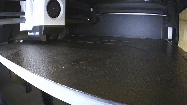 Model z czarnego ABS w czasie wydruku